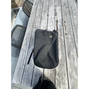 ARCTERYX Bag Black | Arro 20 Bucket Backpack Arrow Drawstring logo Used BEEG-0
